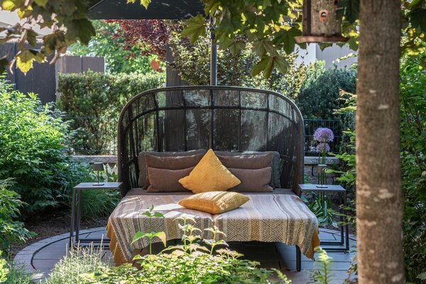 Relaxen im Grünen im Living Garden der Ferienwohnung Ötztal